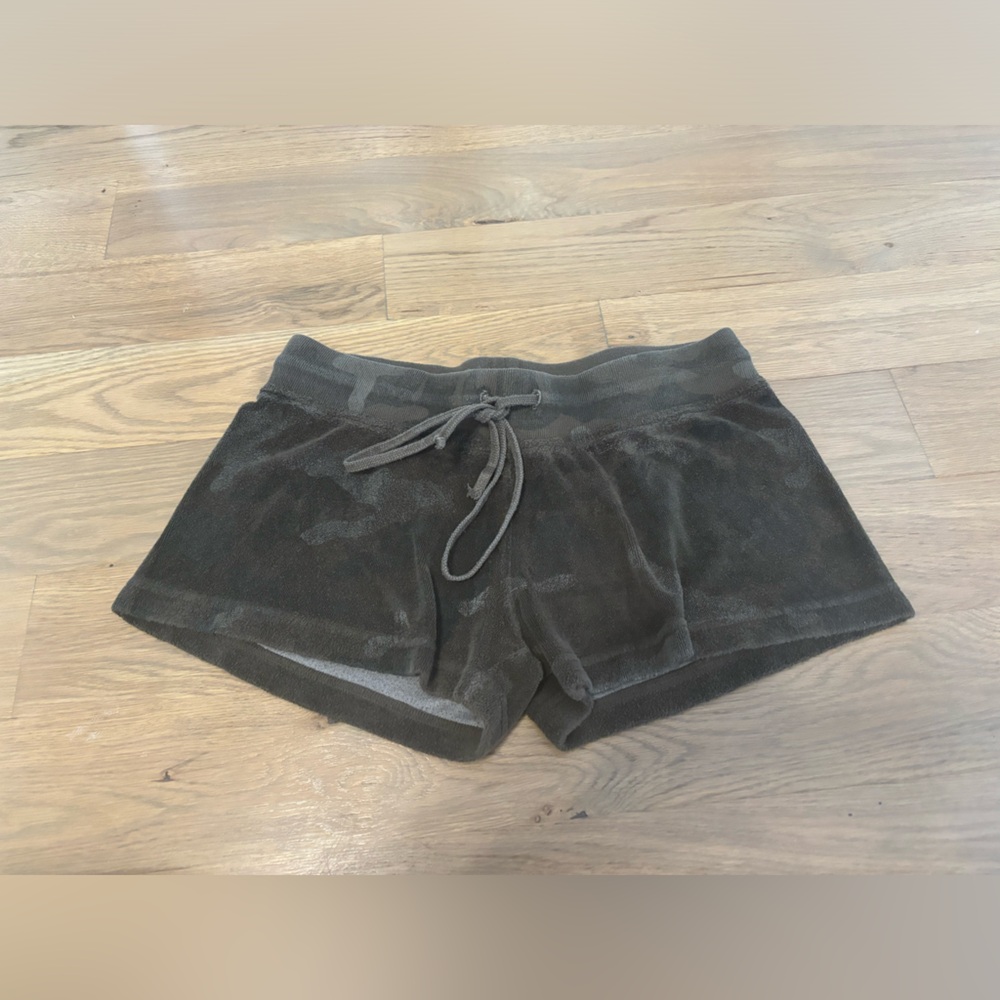 Green camo hardtail shorts